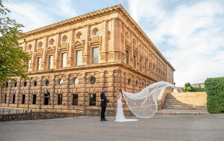 Diseñamos contigo un plan sencillo: preboda para soltaros, timeline del gran día, puntos críticos cubiertos y, si elijes, segundo fotógrafo y dron dentro del pack