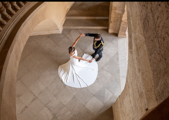 Diseñamos contigo un plan sencillo: preboda para soltaros, timeline del gran día, puntos críticos cubiertos y, si elijes, segundo fotógrafo y dron dentro del pack